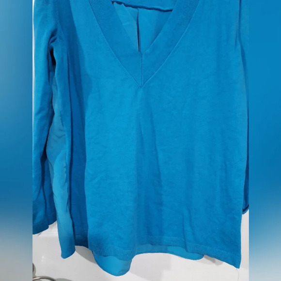 Talbots Woman Blue V-Neck Long Sleeve Lightweight Sweater in Size 1X - Picture 4 of 10